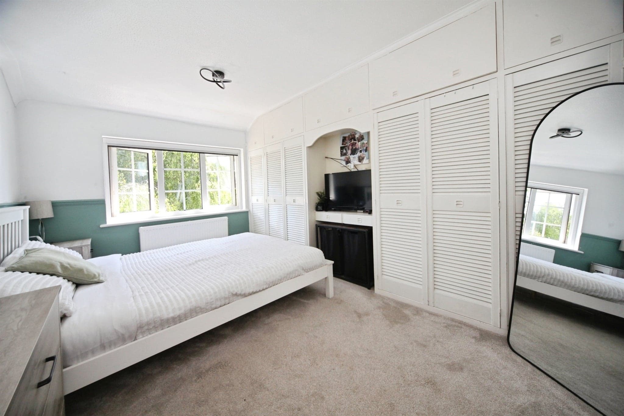 Property at Edgewood Drive, Luton