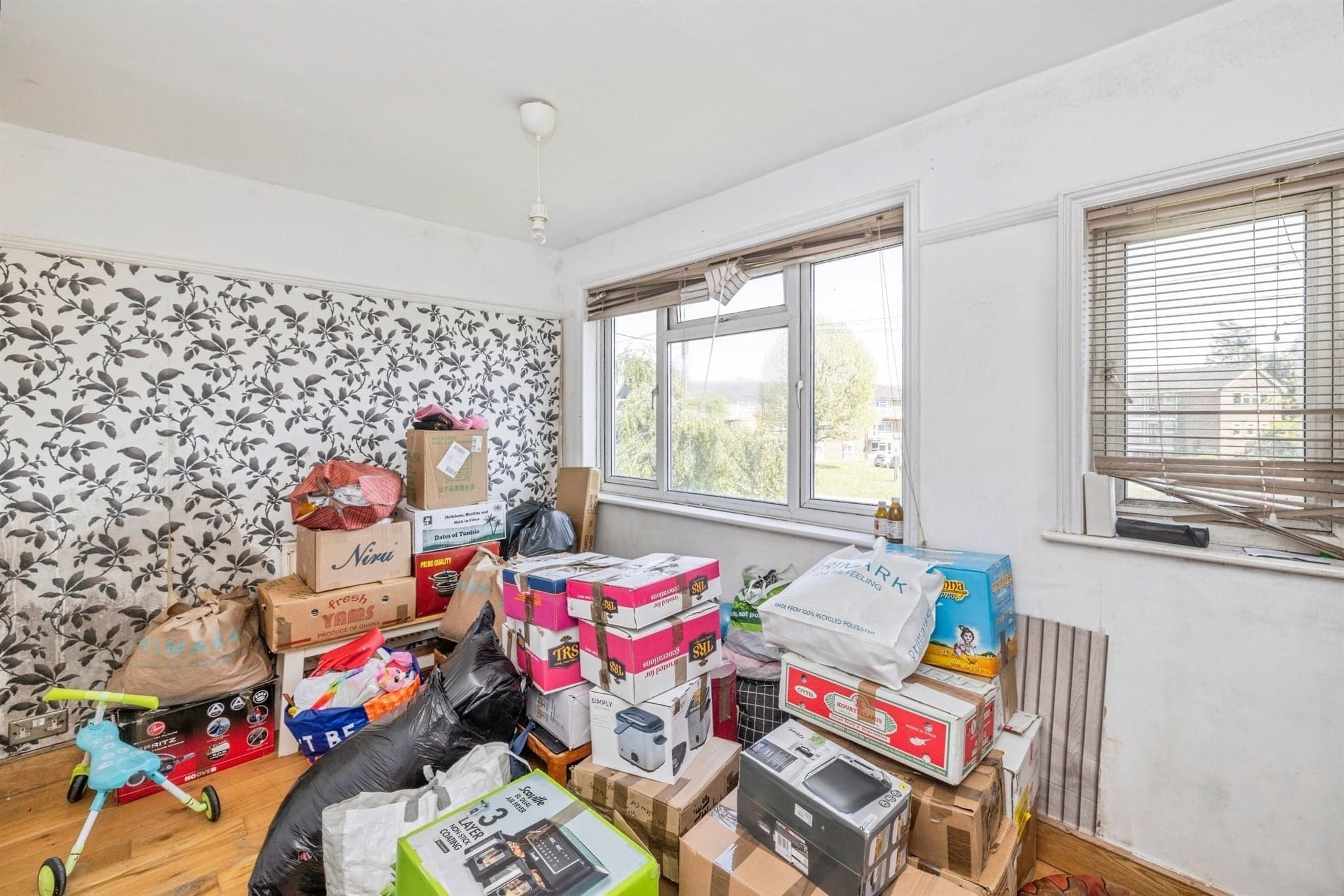 Property at Courtlands Drive, Watford