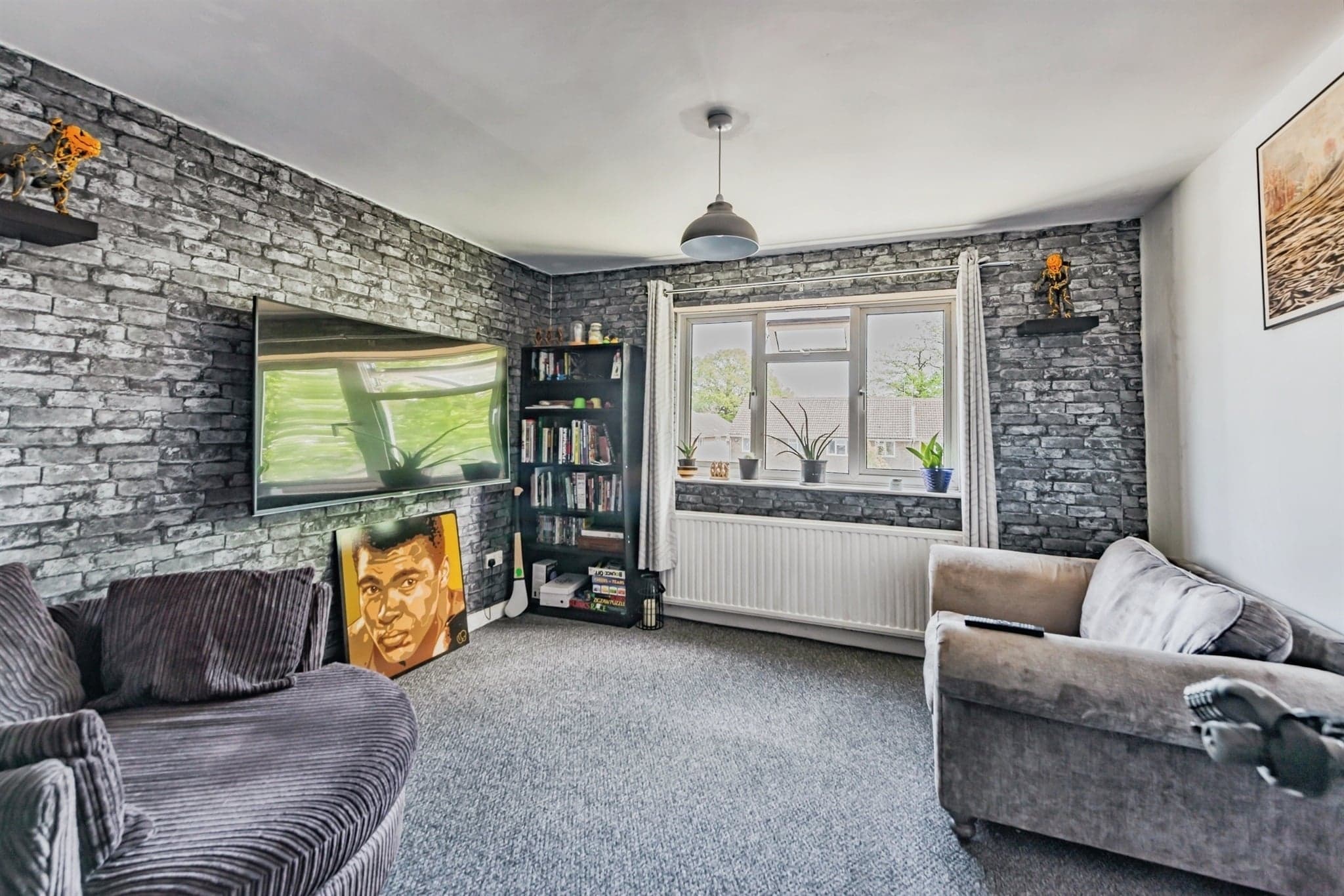 Property at Wakehams Green Drive, Crawley