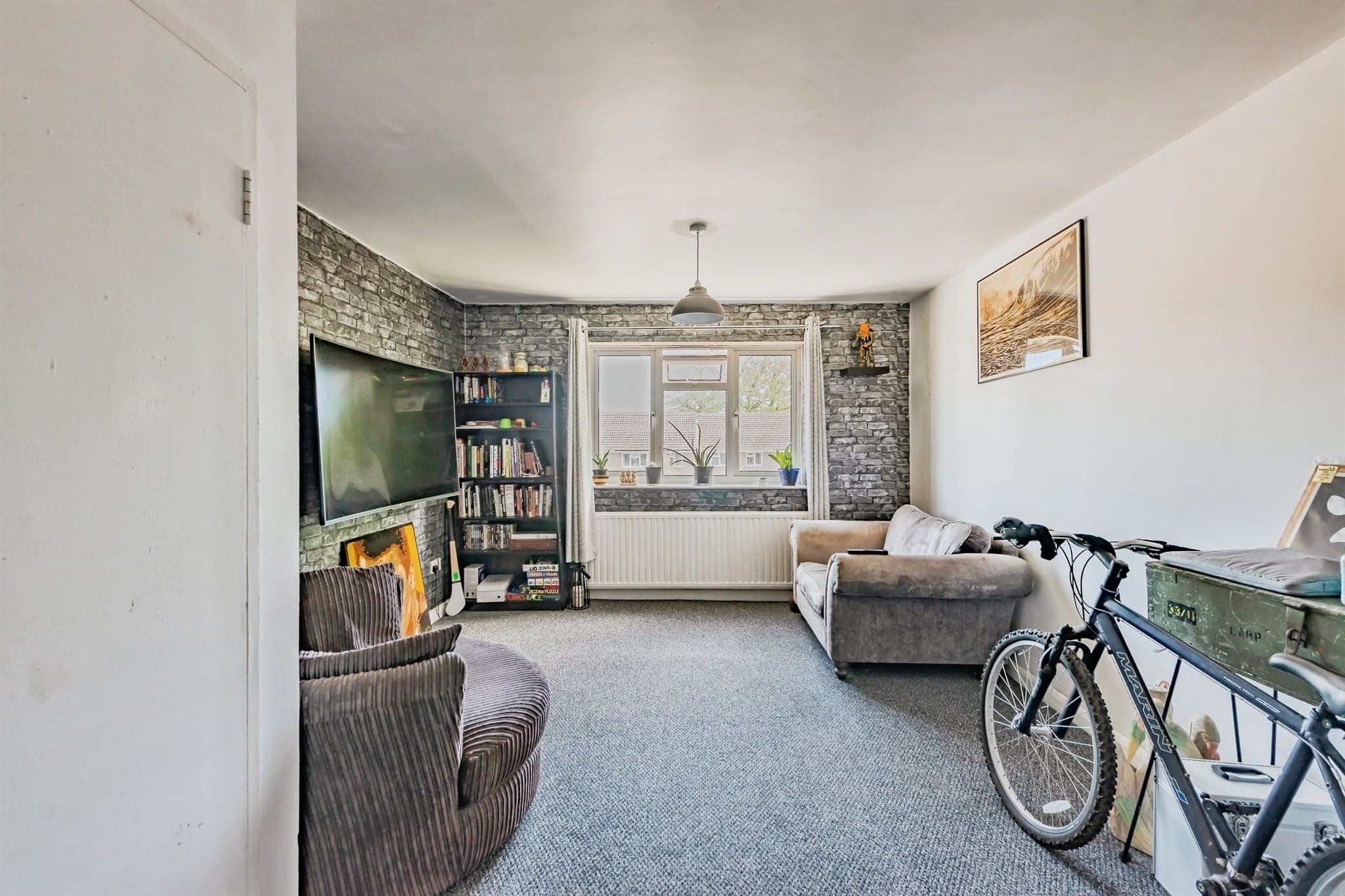 Property at Wakehams Green Drive, Crawley