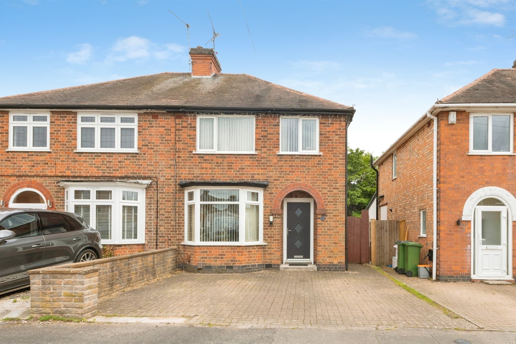 Property at Oakleigh Avenue, Glen Parva, Leicester
