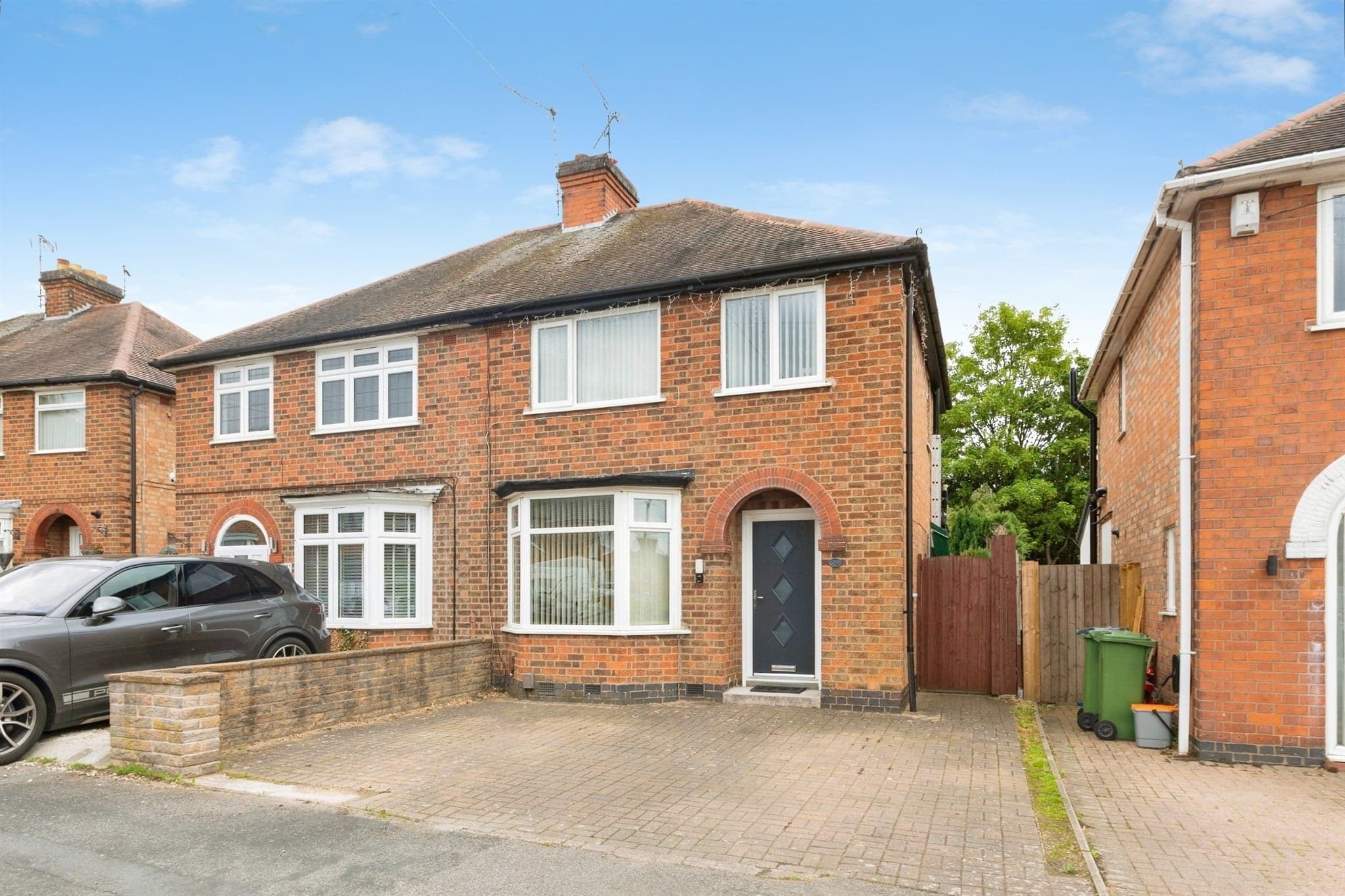 Property at Oakleigh Avenue, Glen Parva, Leicester
