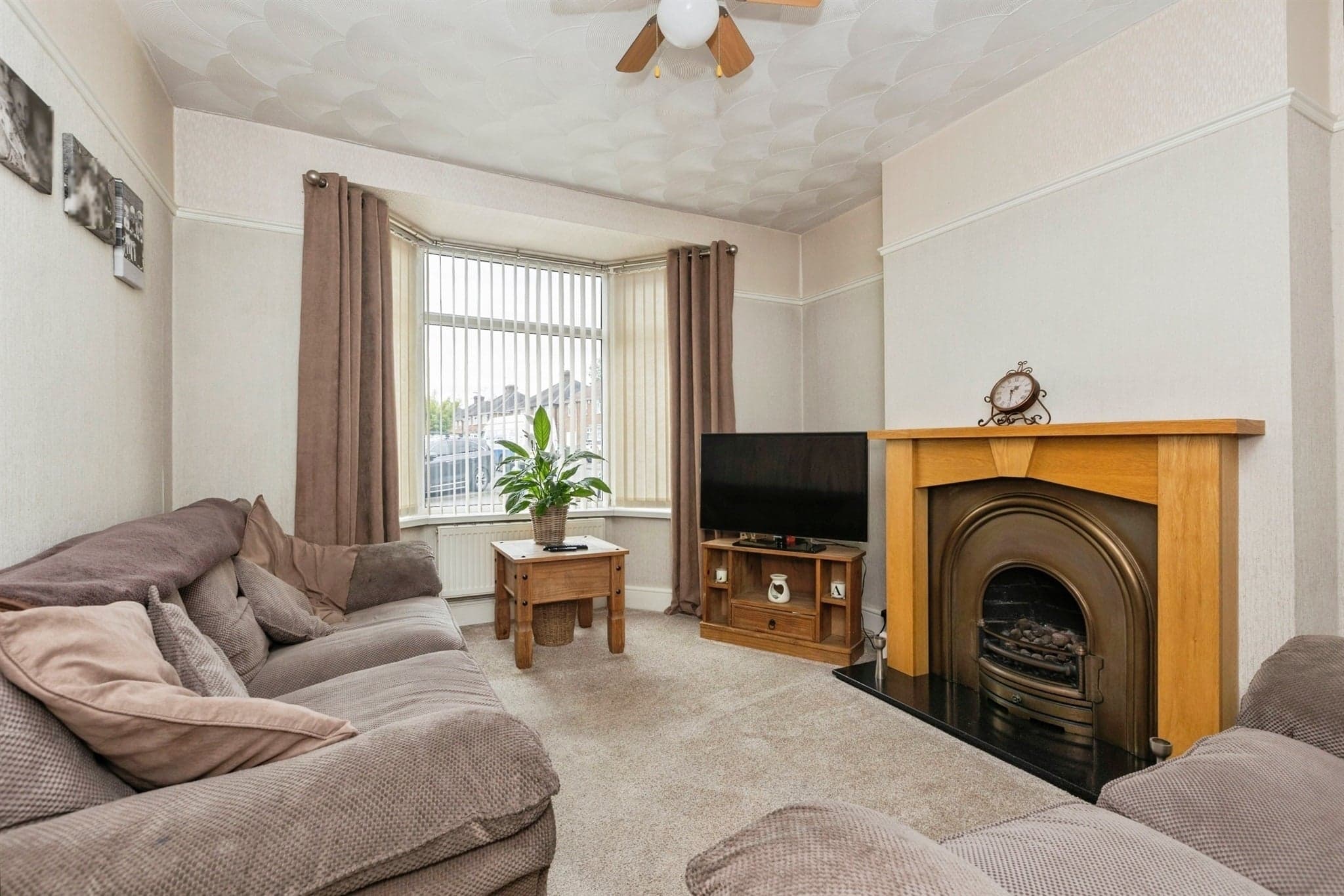 Property at Oakleigh Avenue, Glen Parva, Leicester