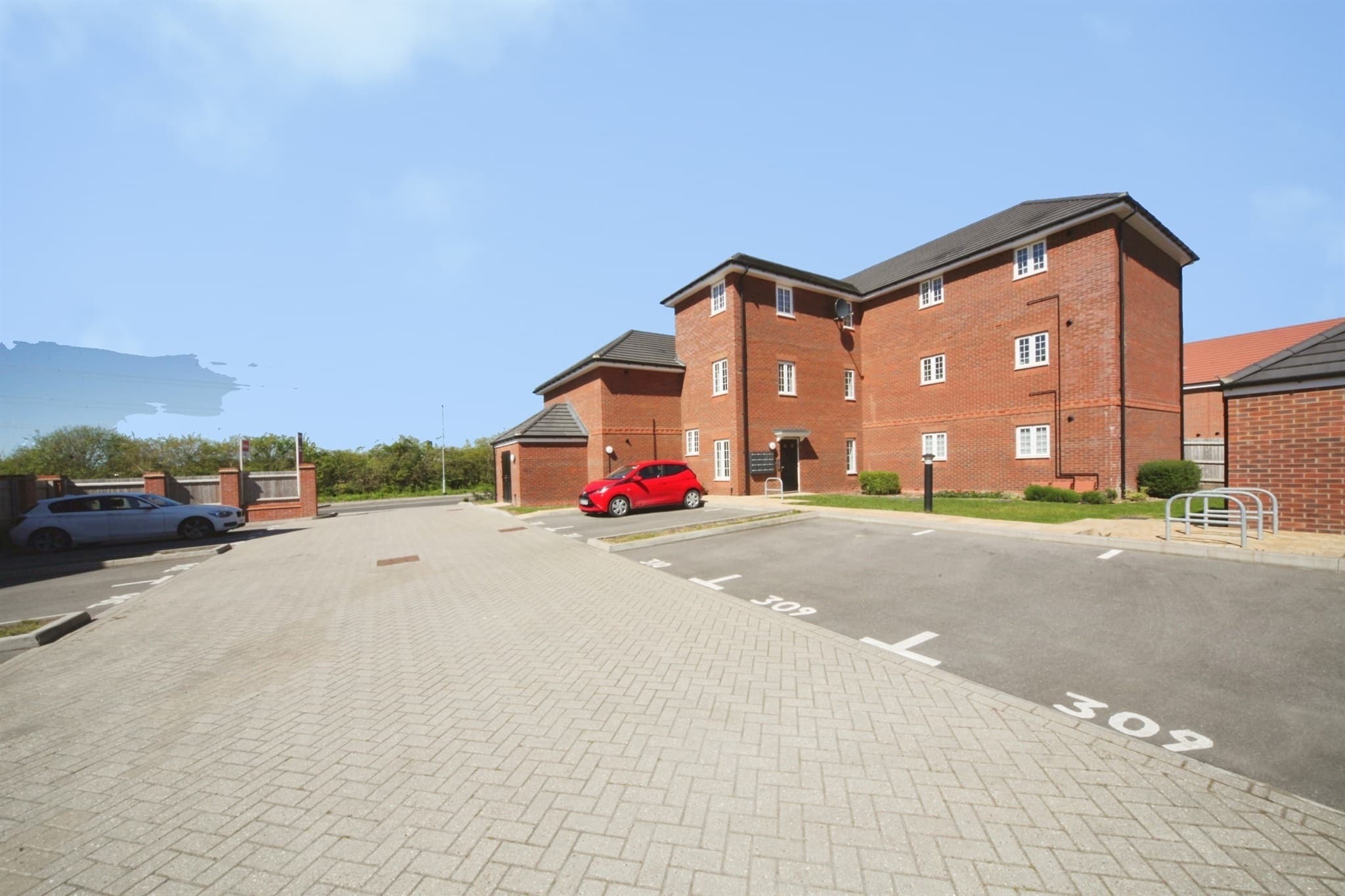 Property at Cresswell Edge, Houghton Regis, Dunstable