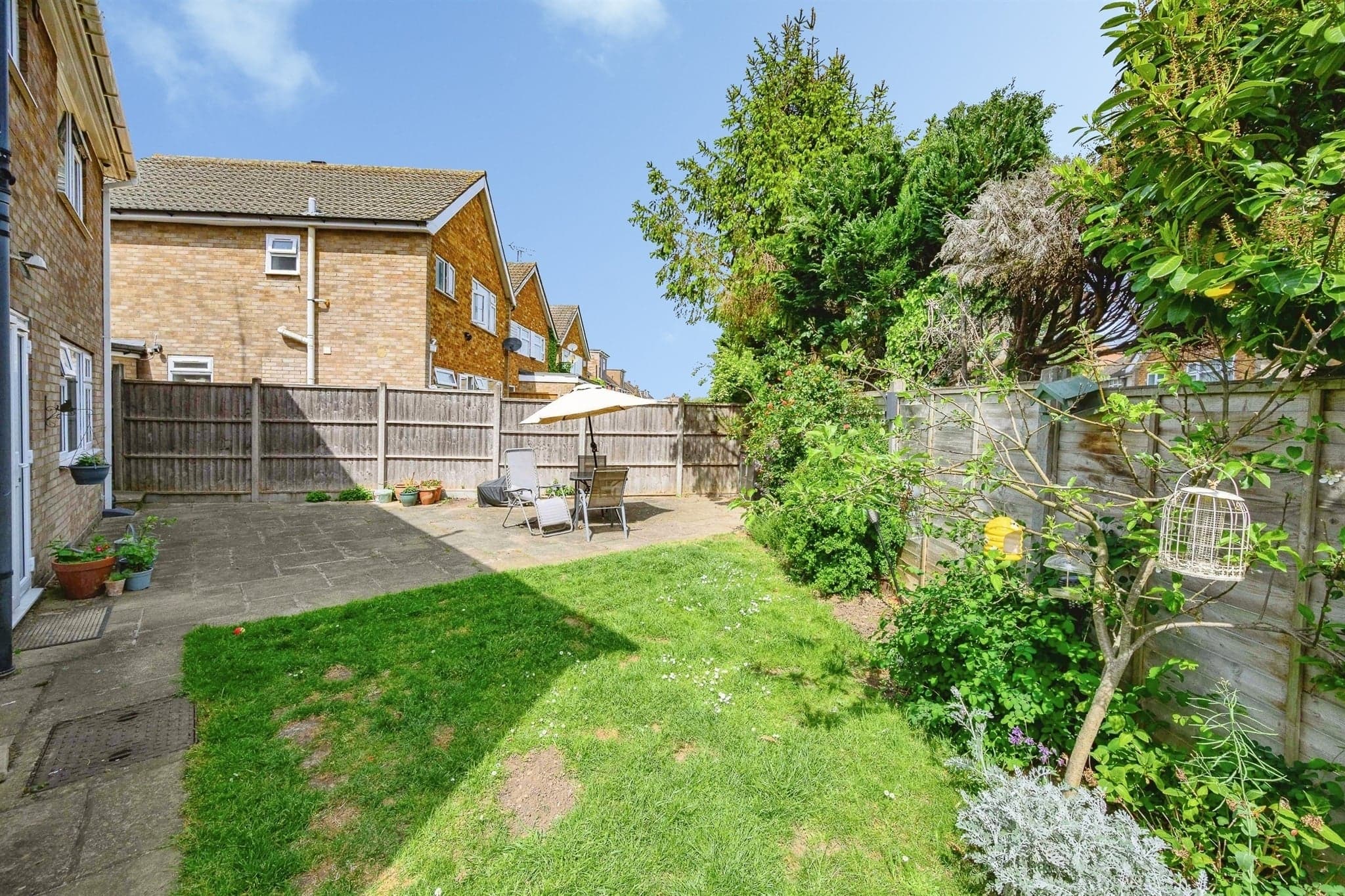 Property at Rosslyn Crescent, Luton