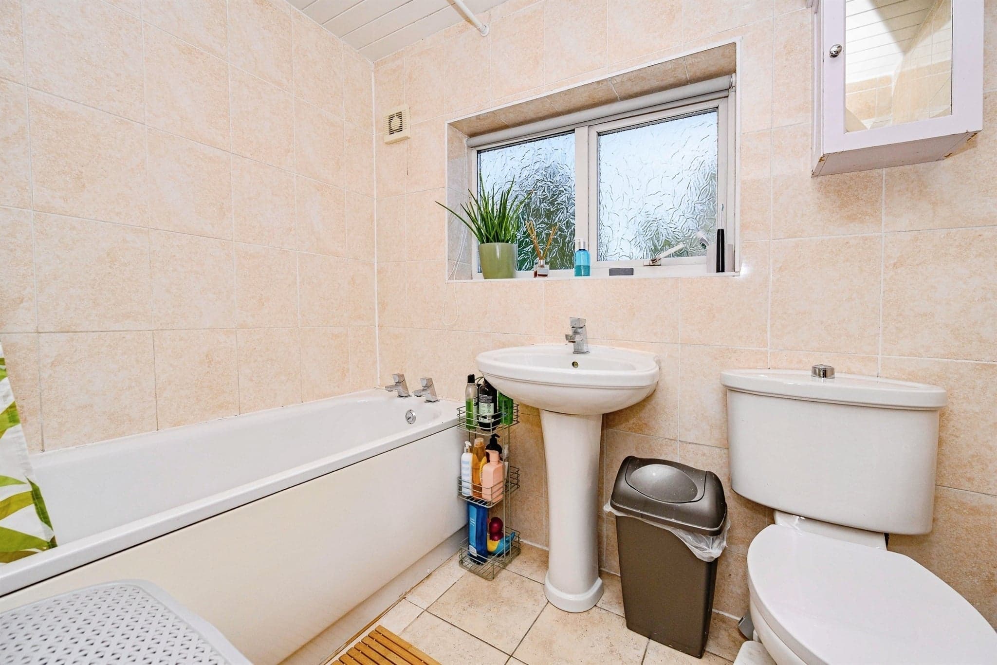 Property at Rosslyn Crescent, Luton