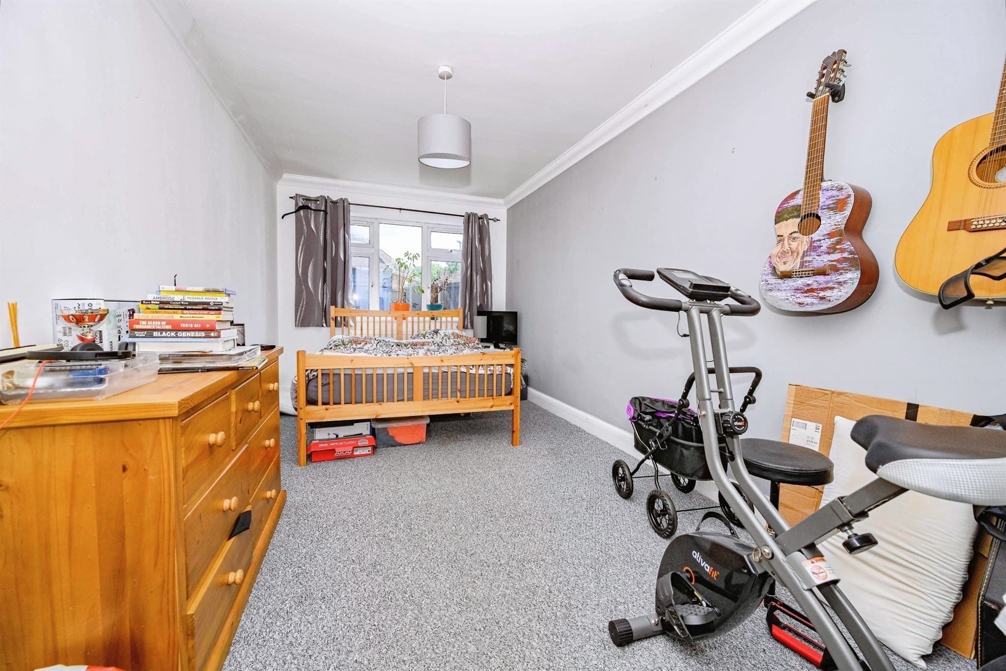 Property at Rosslyn Crescent, Luton