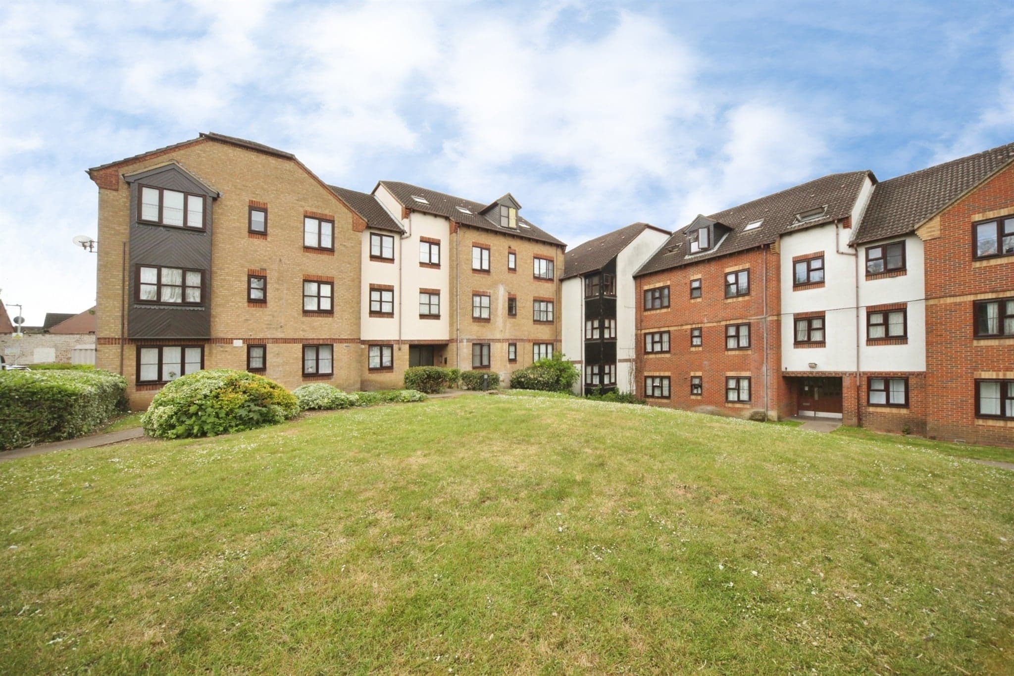 Property at The Ridings, Luton