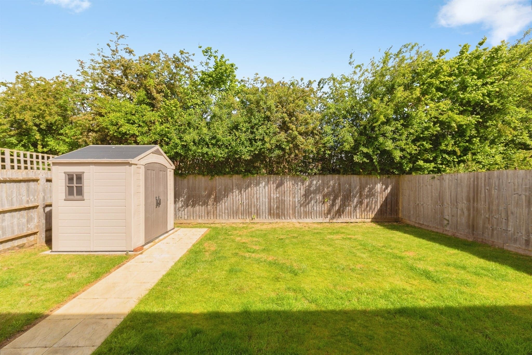 Property at Elmwood Close, Oakley, Aylesbury