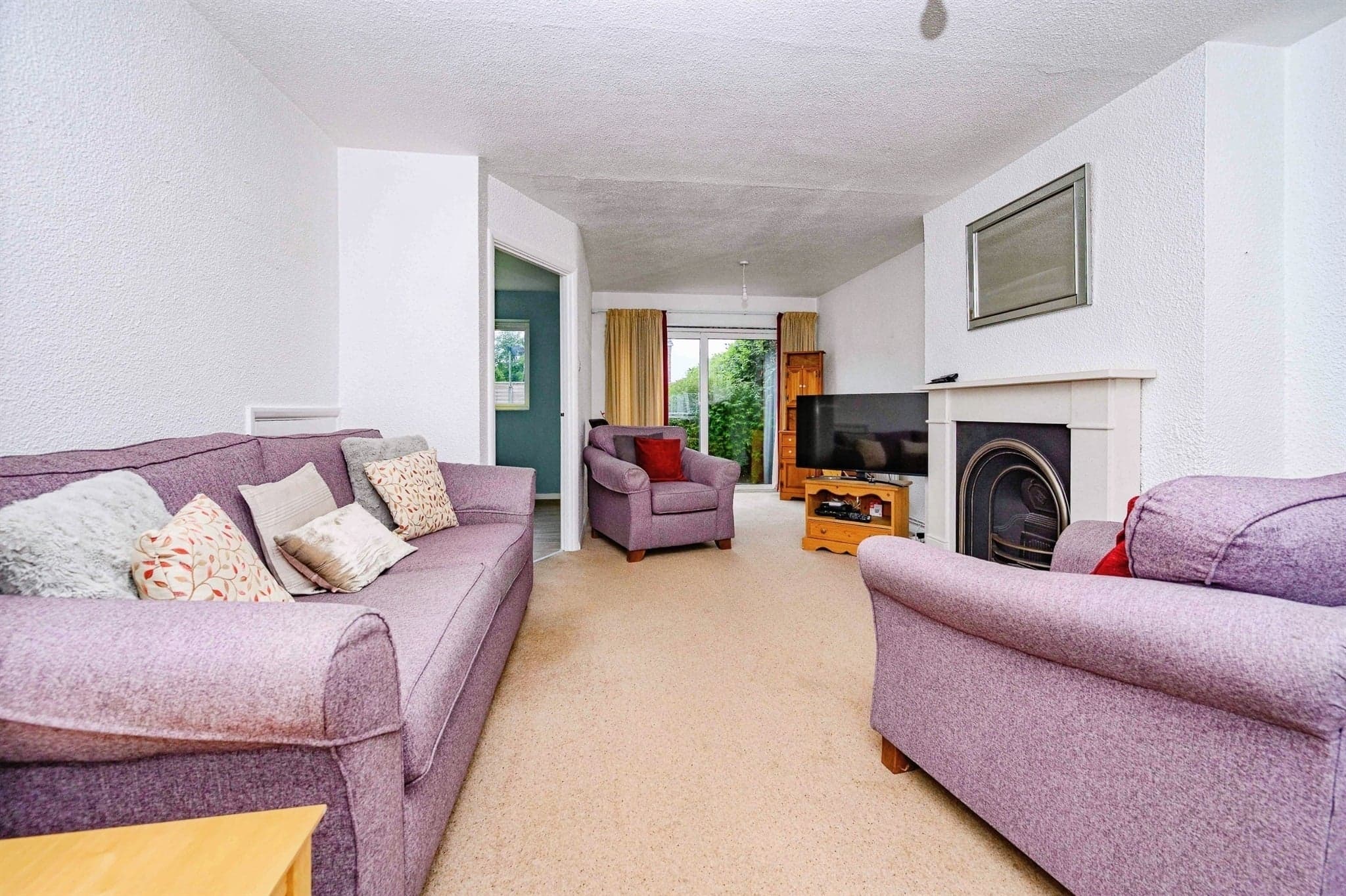 Property at Midhurst Gardens, Luton