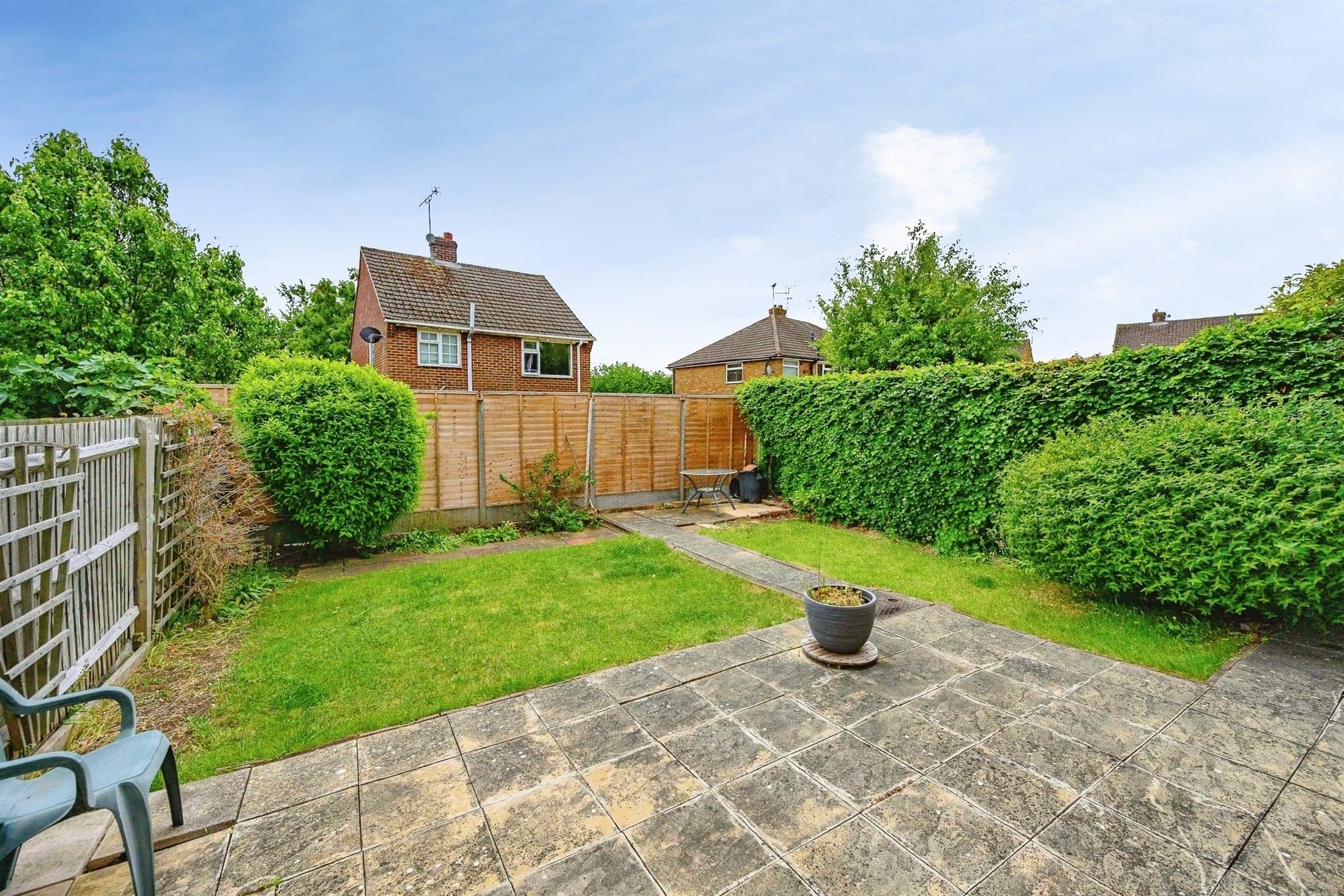 Property at Midhurst Gardens, Luton