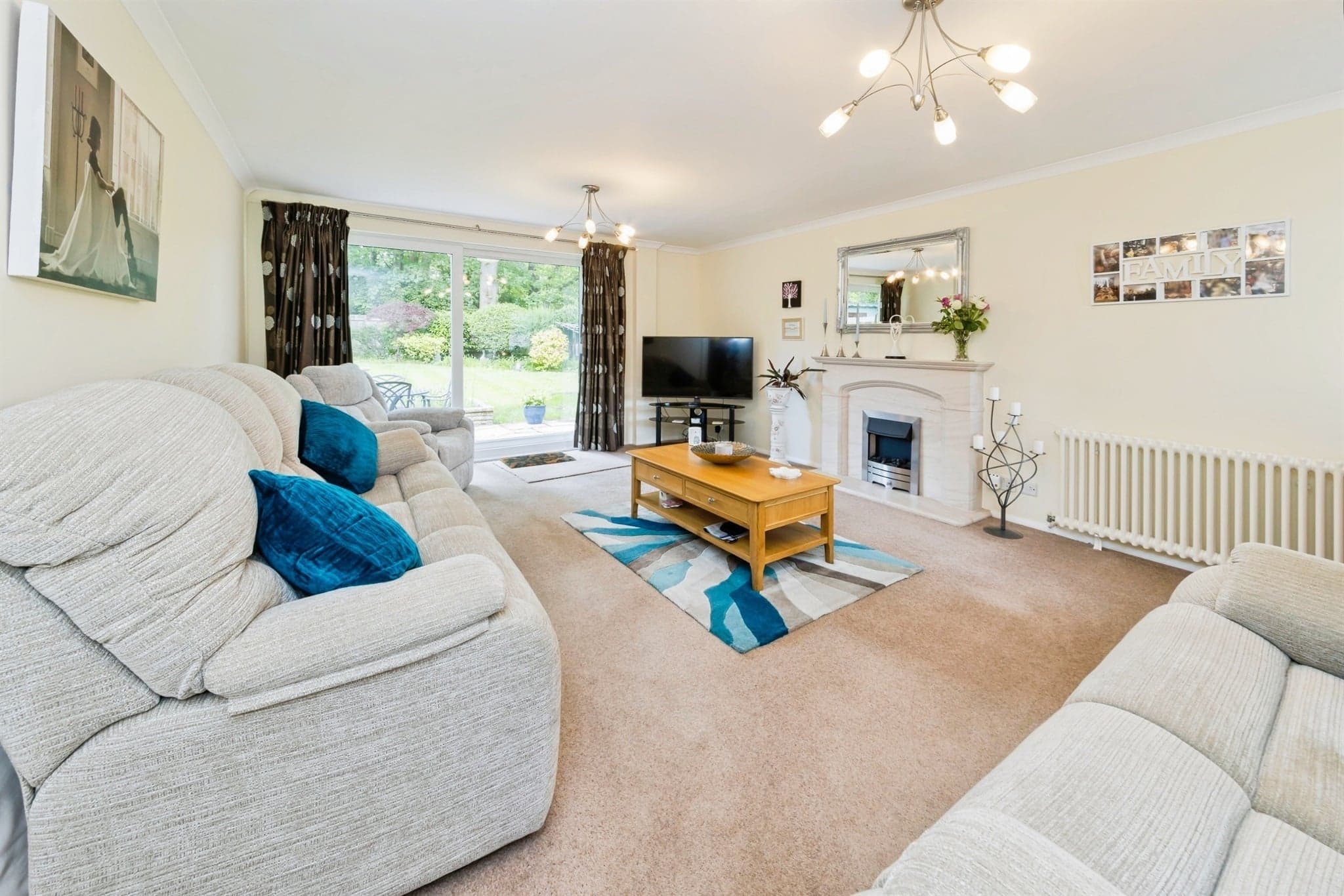 Property at Spring Gardens, Copthorne, Crawley