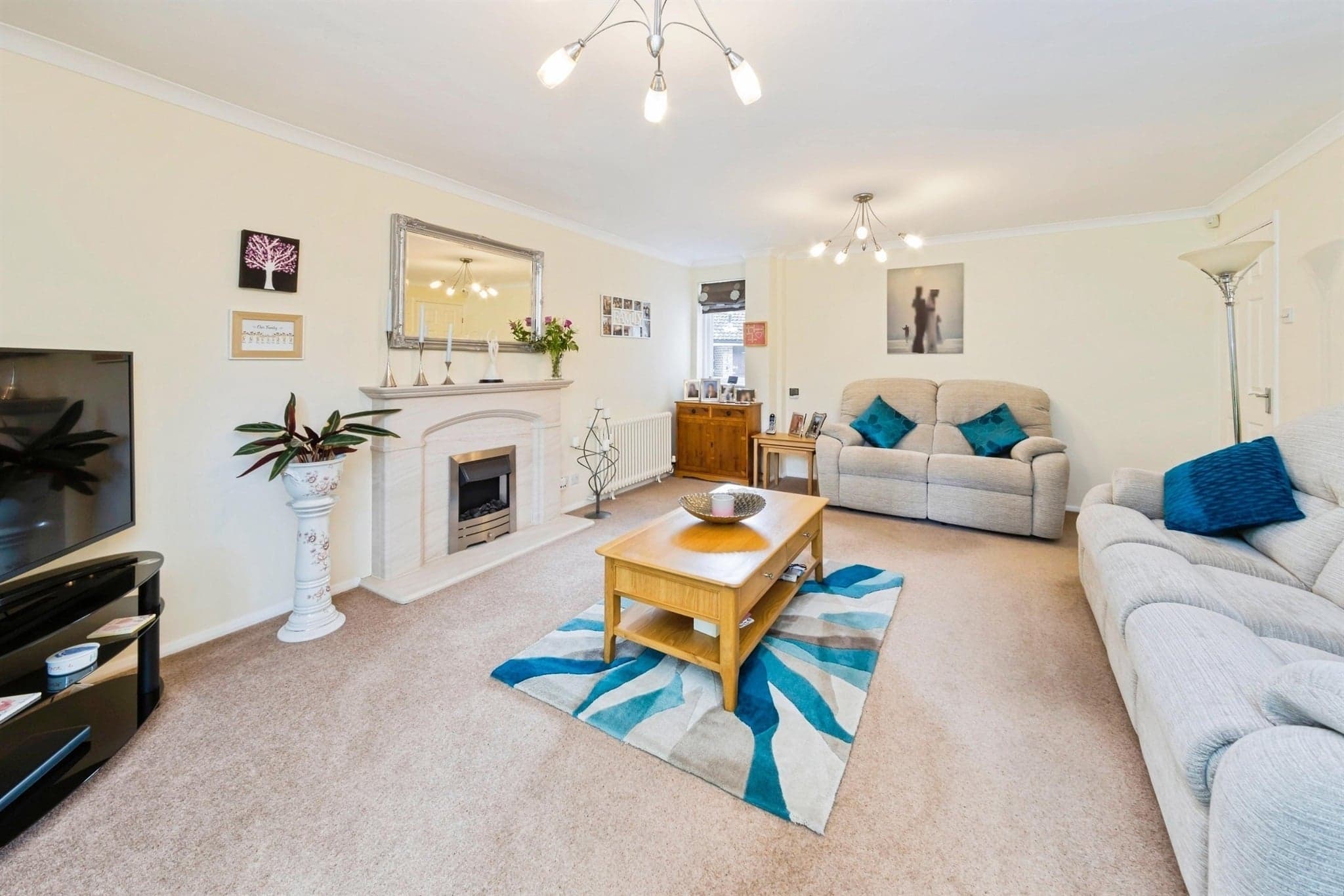 Property at Spring Gardens, Copthorne, Crawley