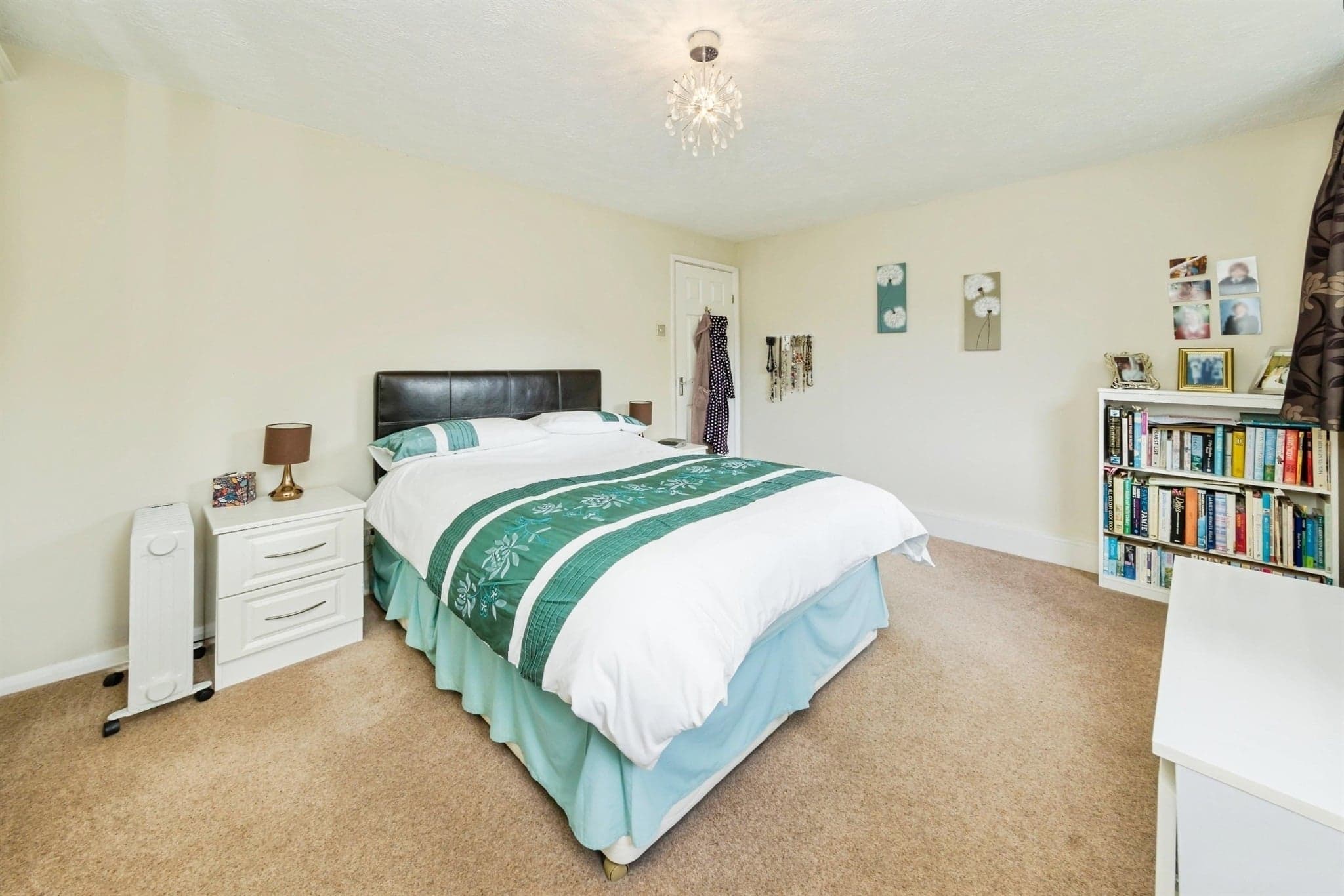 Property at Spring Gardens, Copthorne, Crawley