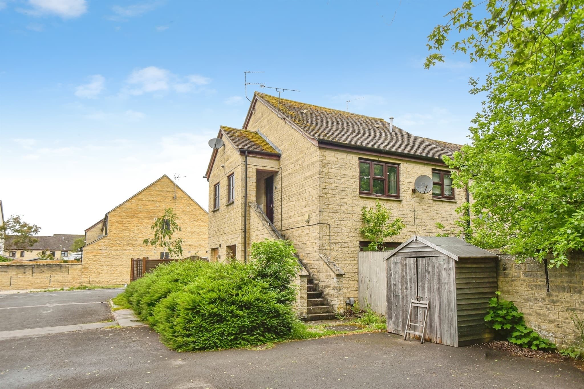 Property at Manor Road, WITNEY