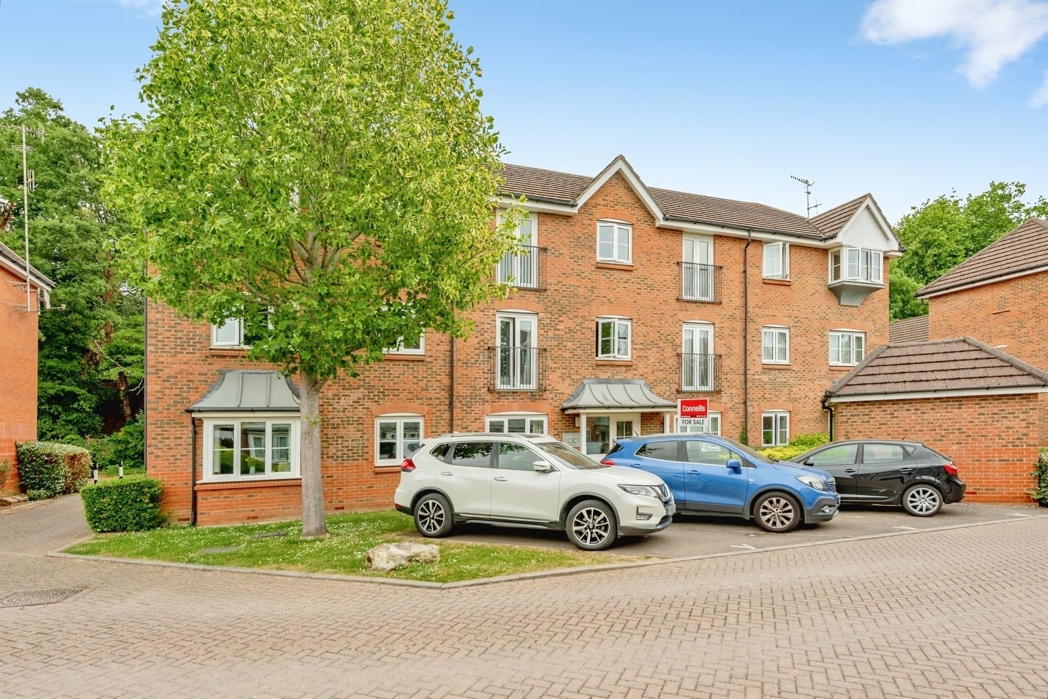 Property at Kingsfield Way, Redhill