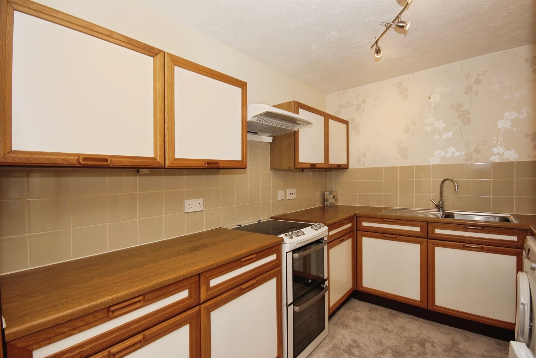 Property at Binswood Avenue, Leamington Spa