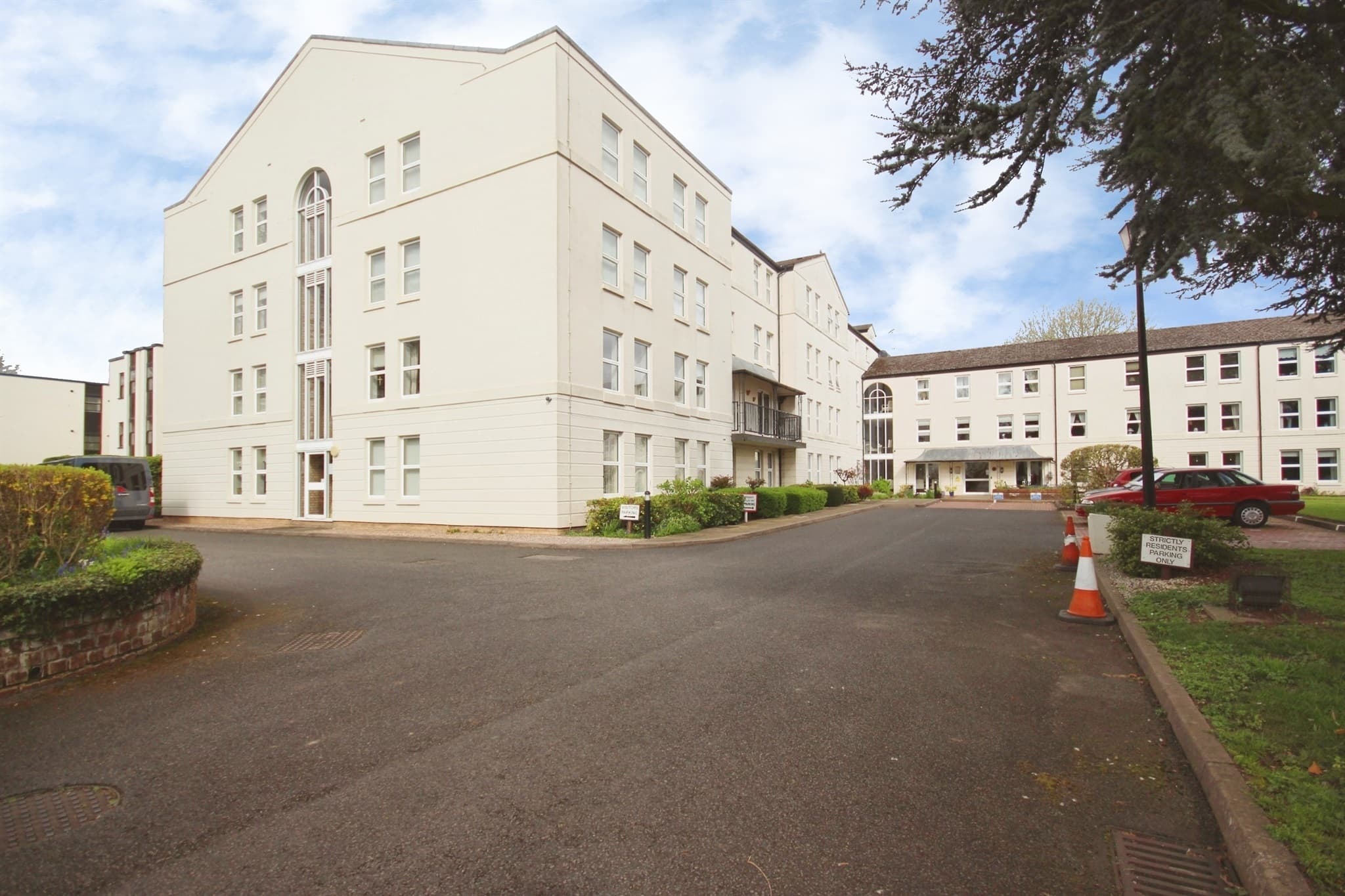 Property at Binswood Avenue, Leamington Spa