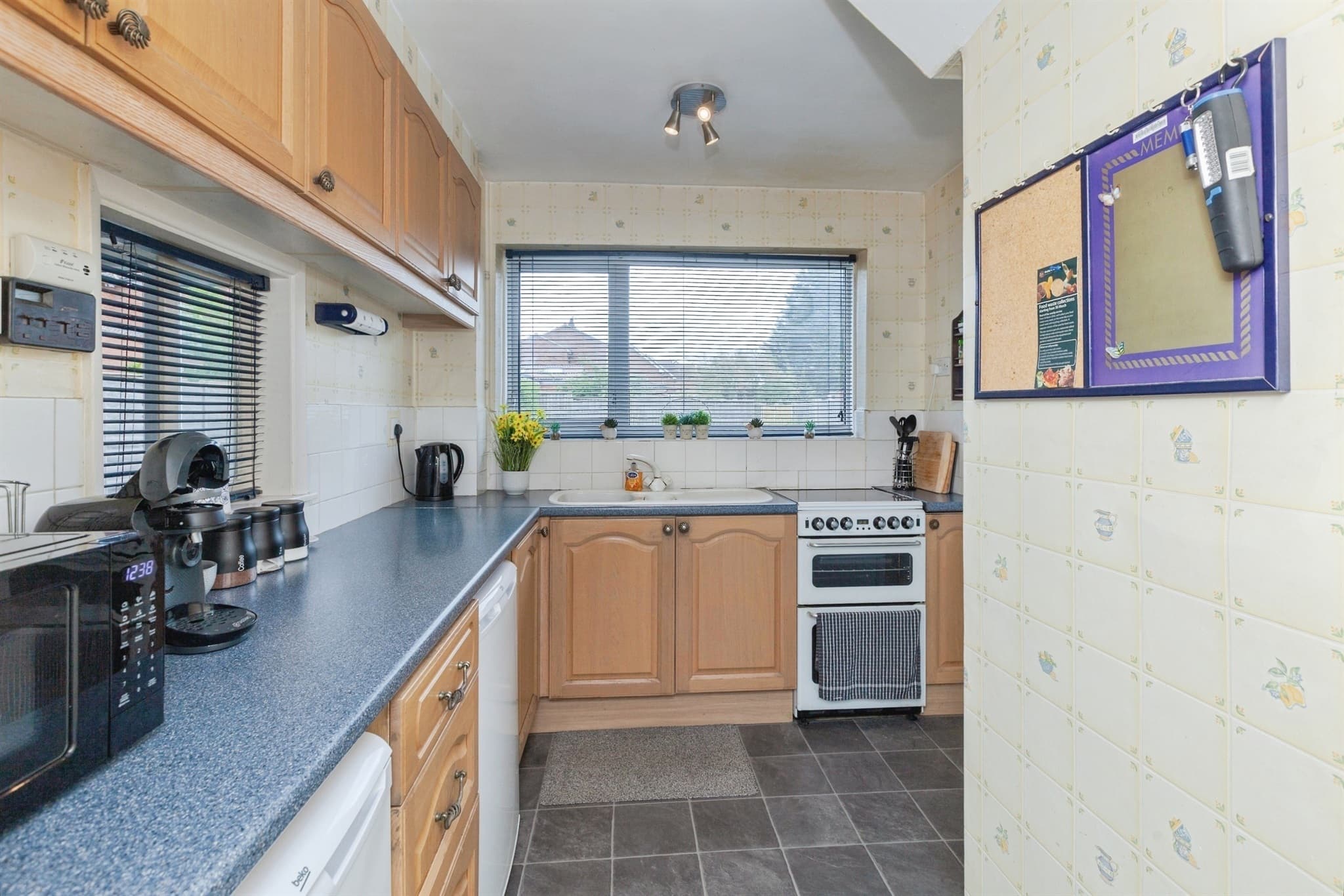 Property at Kew Drive, Oadby, Leicester