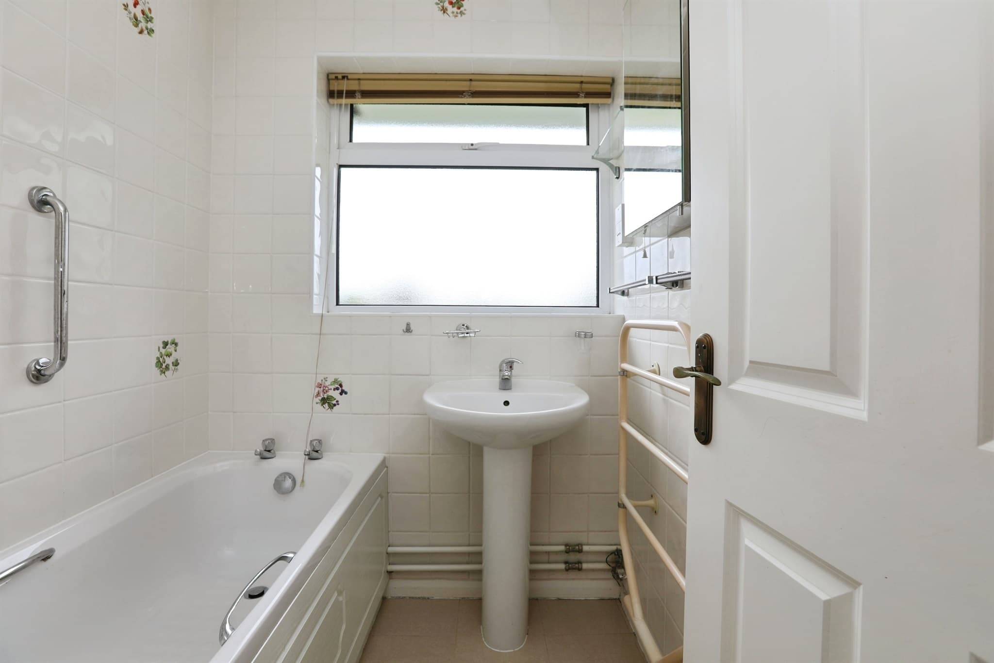 Property at Stoneleigh Close, East Grinstead