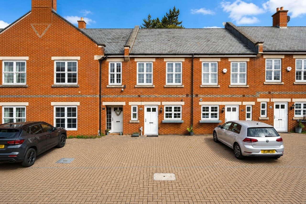 Property at Beningfield Drive, London Colney, St. Albans