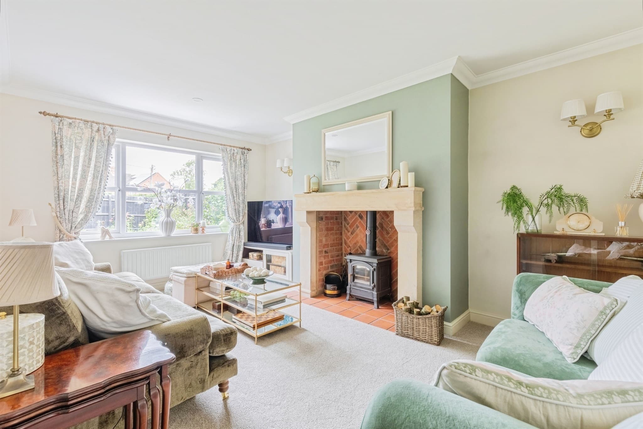 Property at Walnut Gardens, Claydon, Banbury