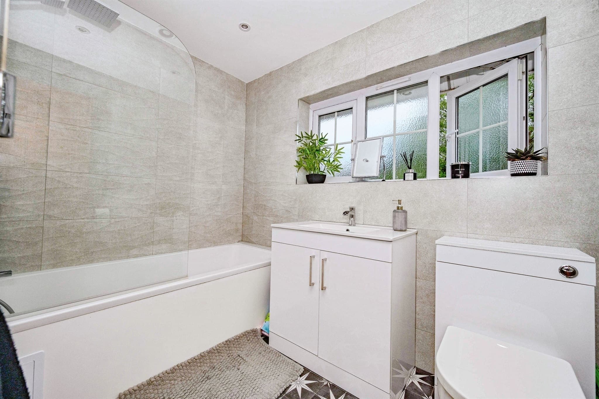 Property at Risedale Hill, Hemel Hempstead